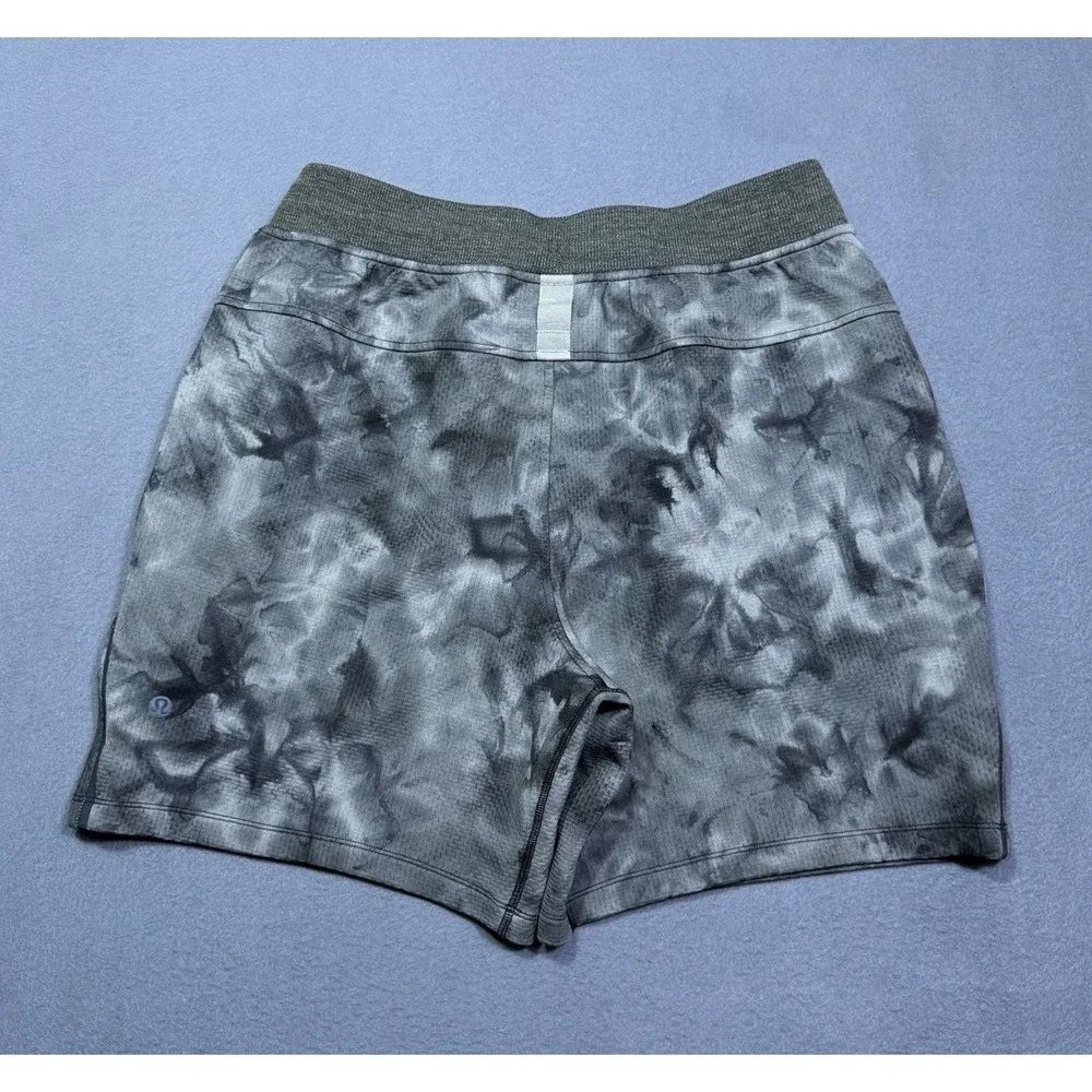 Lululemon Shorts Mens M Textured Tech Stretch Athleisure Normcore Performance